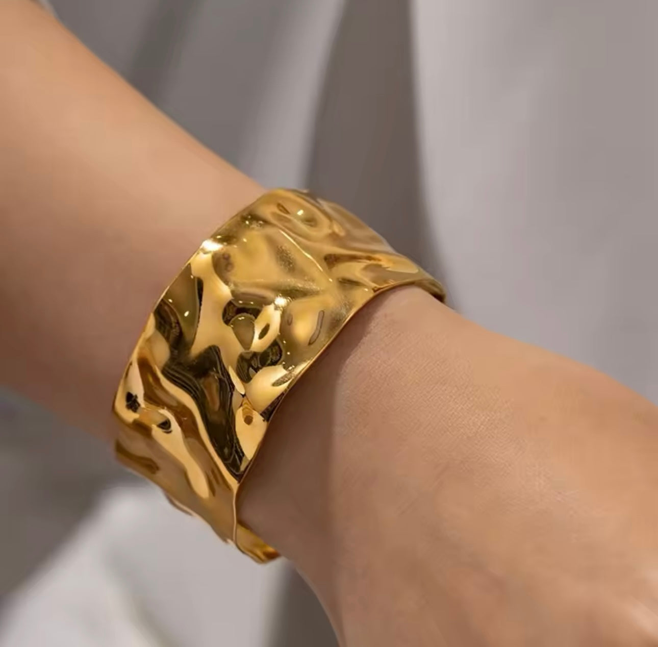 Wave Bangle Bracelet - Regal Collective